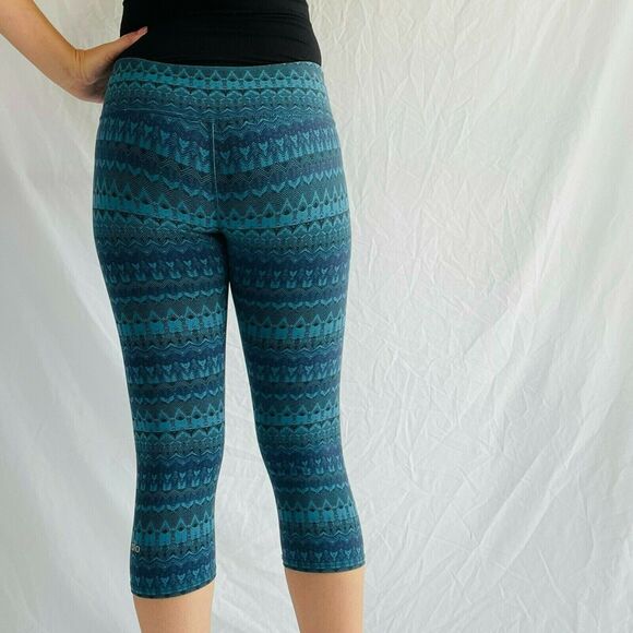 Alo Arctic Viridian Airbrush Capri Legging Size Small Yoga Cropped Crop Striped - Picture 3 of 10